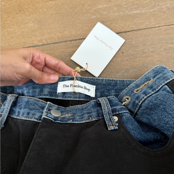 Stylish Black and Blue Wide-Leg Jeans - Picture 2 of 3